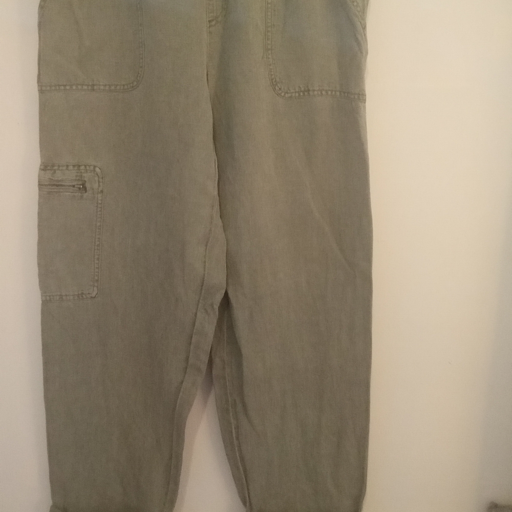 Nicole Miller Womens Capri Cargo Pants in Olive. Cuffed Linen Blend Size Med